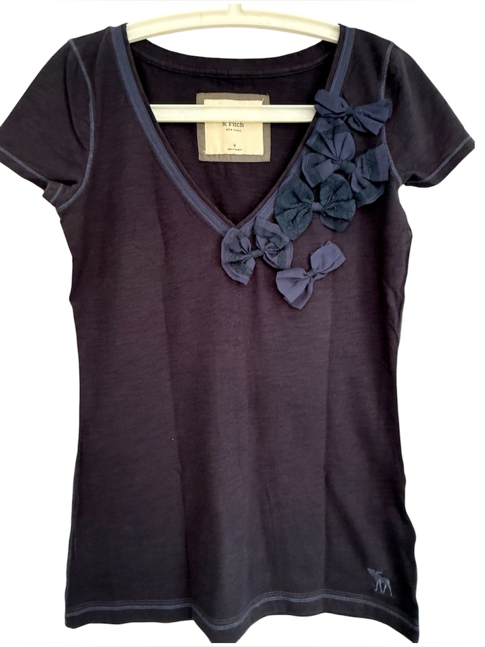 Abercrombie & Fitch Navy woman’s V-Neck Bow Detail Tee s.M